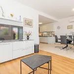 Beautiful In With Kitchen 펜션 *