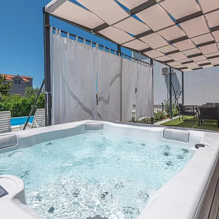 Luxurious In Holiday home